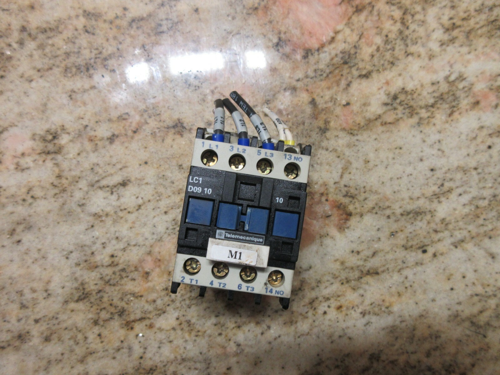 TELEMECANIQUE CONTACTOR LC1 D09 10 LA4 DA 1G LC1D0910 CINCINNATI 1000