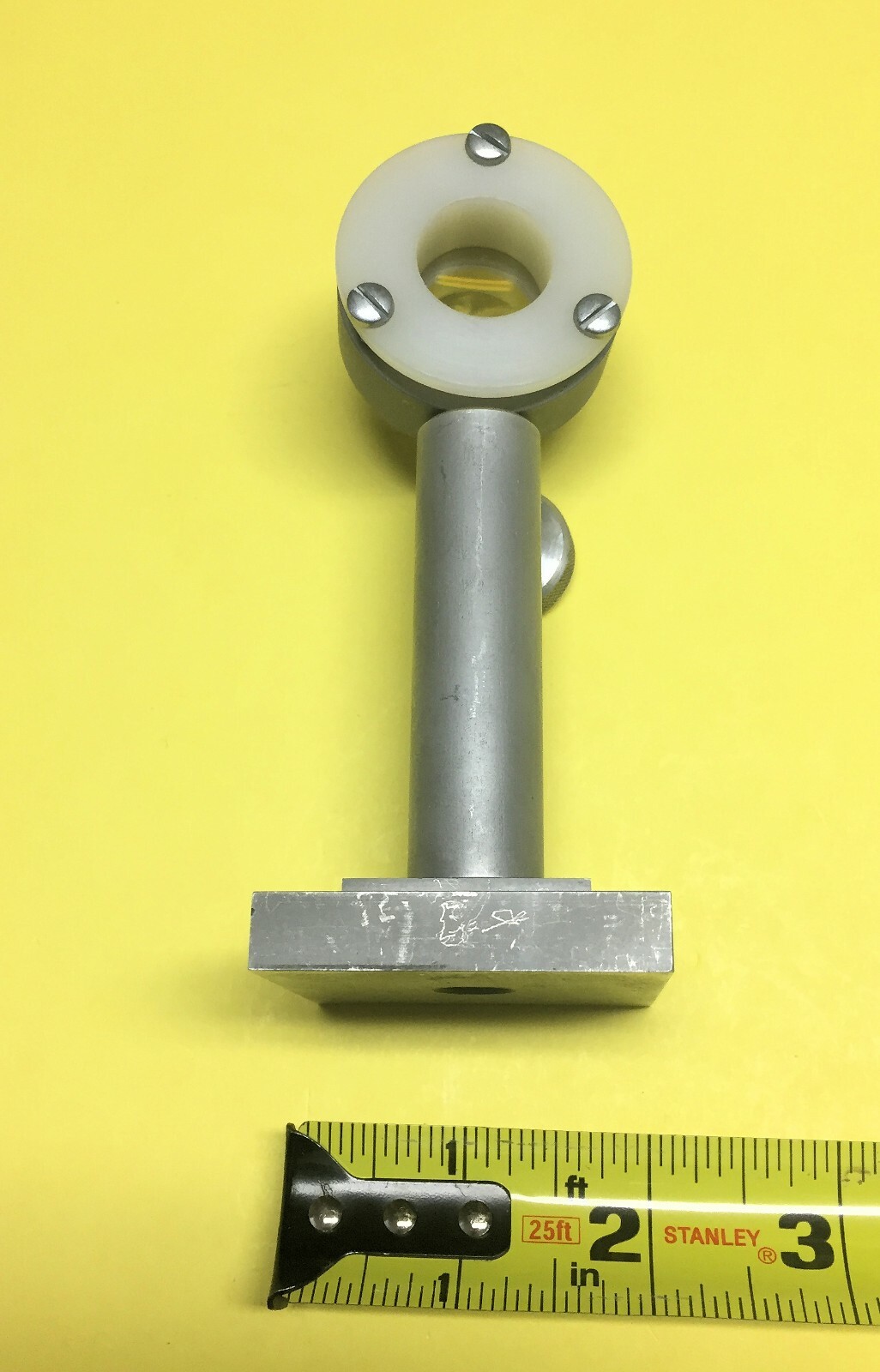 Mounted 1″ diameter lens on post in vertical post holder with base