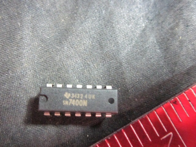 TEXAS INSTRUMENTS SN7400N IC 7400 PN 6100026 QUADRUPLE 2-INPUT POSITIVE-NAND GAT