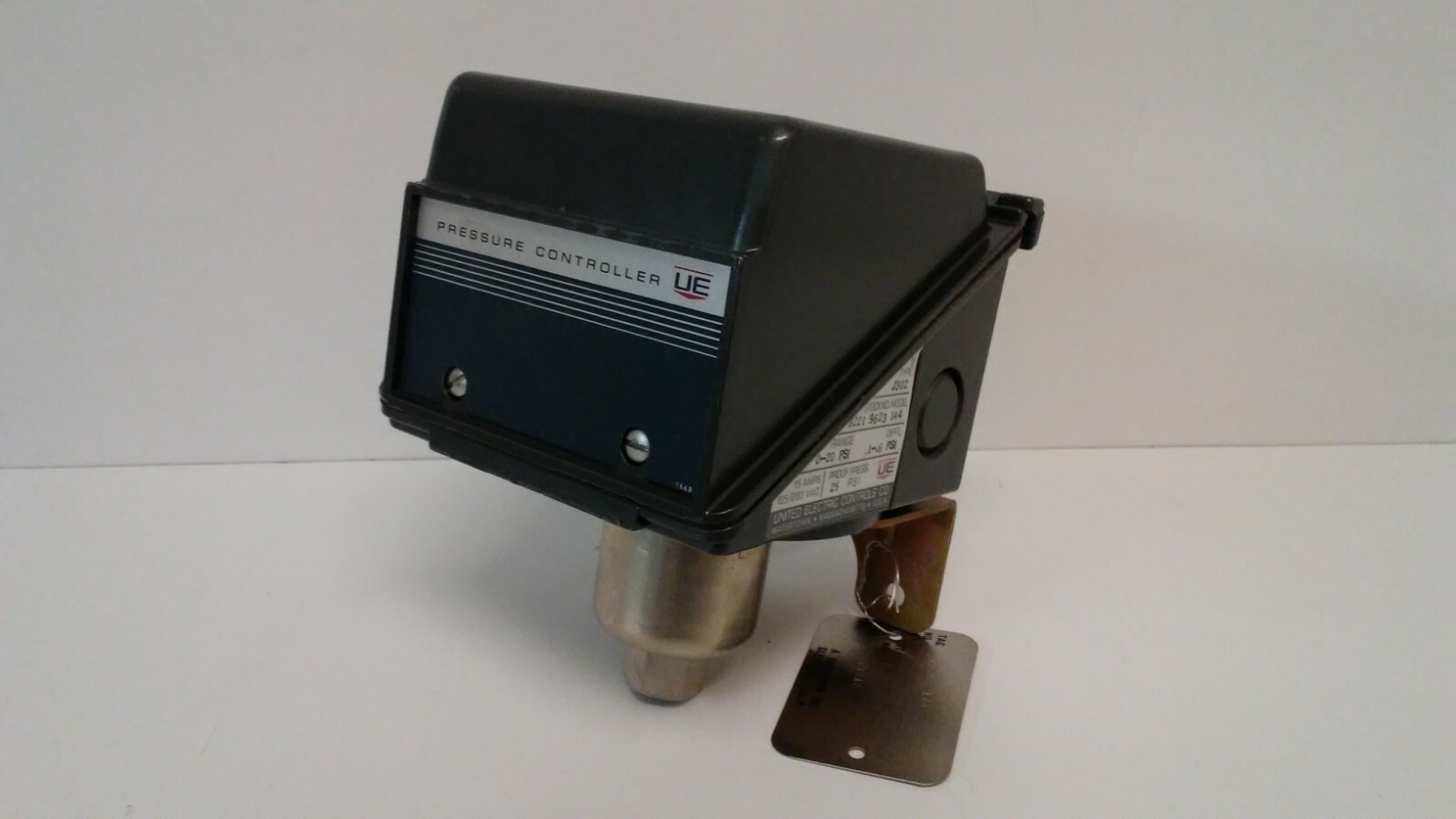 NEW OLD STOCK! UNITED ELECTRIC PRESSURE SWITCH 8221-9623-144 J302