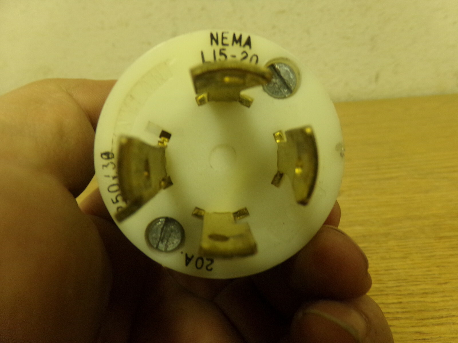 Turn and pull 20A 25V 30 Nema L15-20 Plug *FREE SHIPPING*