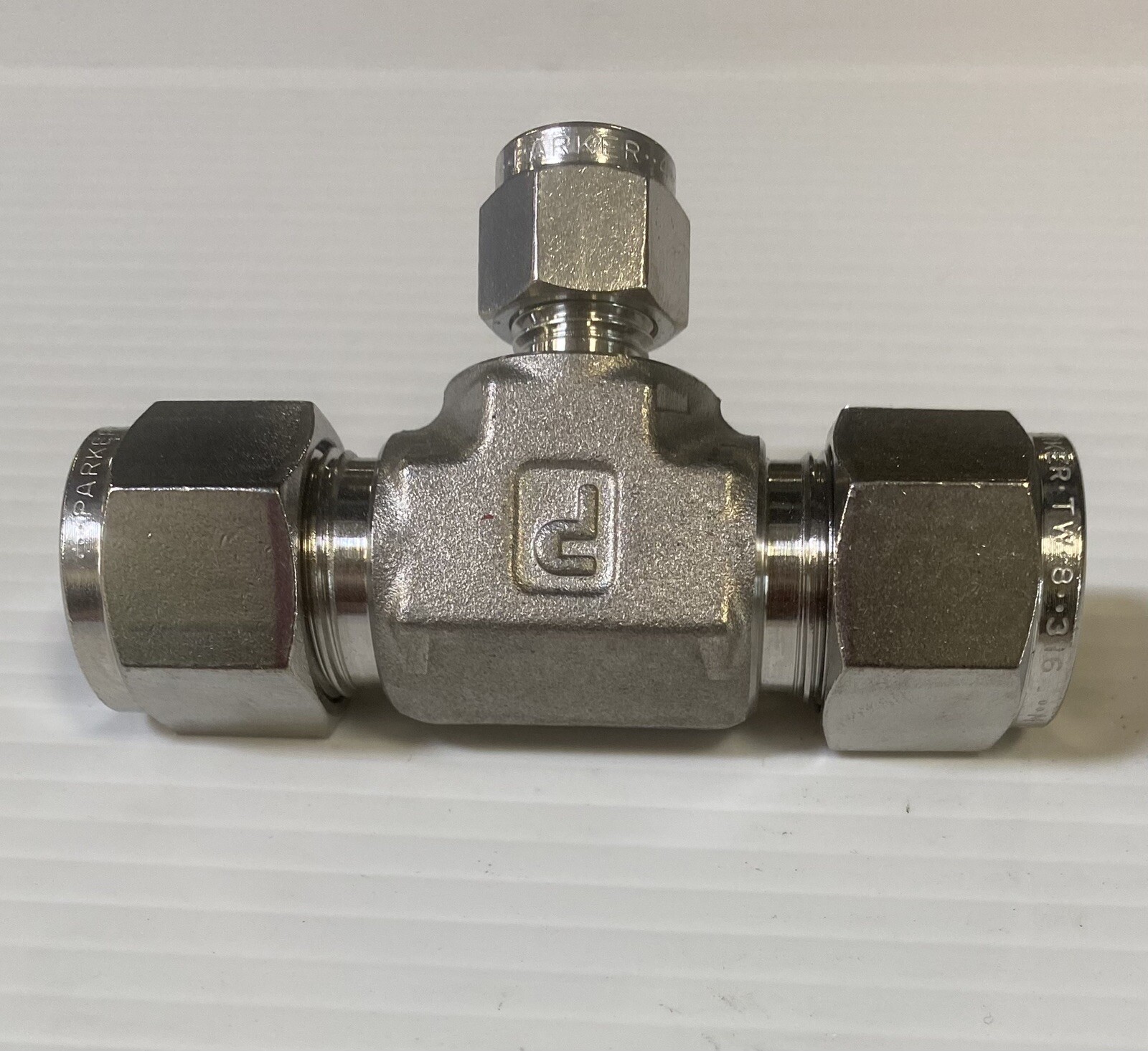 PARKER Union Tee 3/4”X 3/4″ X 1/2″, 12-12-8 JLZ-316 (reference # SS-1210-3-12-8)