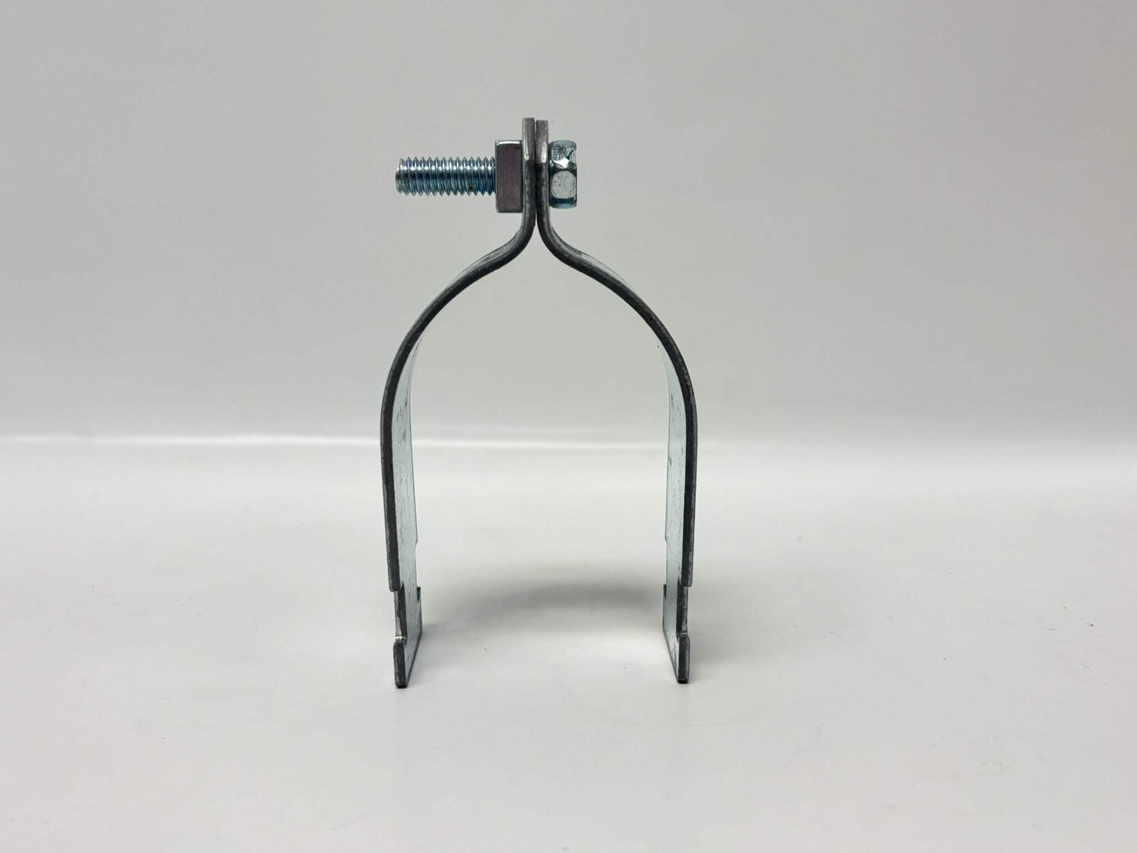 42 PK B‑Line B2014 2‑1/2″ Pre‑Assembled Pipe/Conduit Clamp – Channel Mount