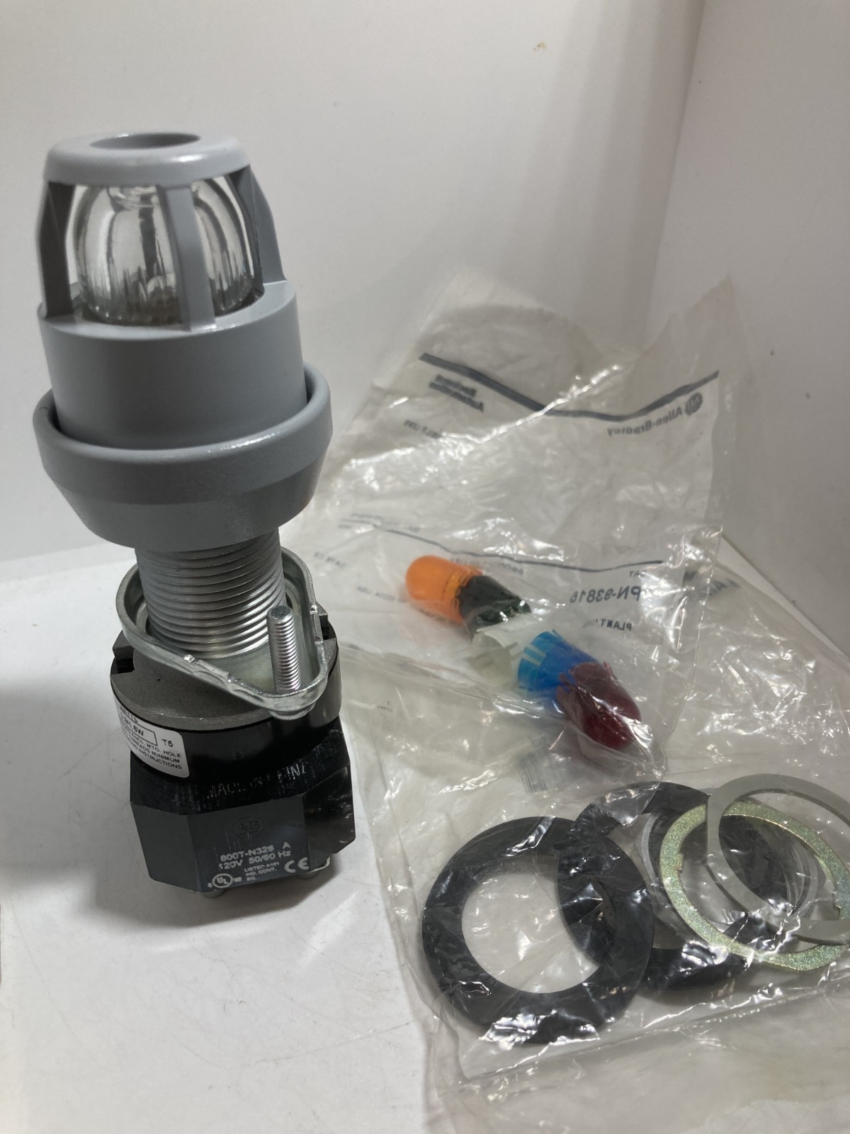 ALLEN BRADLEY 800H-PPB16M PUSHBUTTON MOM XFMR 120V MULTI COLOR INSERT SER C NNB