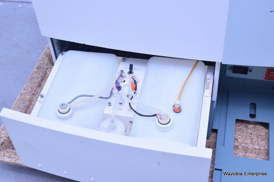 BD BECTON DICKINSON FACSCALIBUR FLOW CYTOMETER