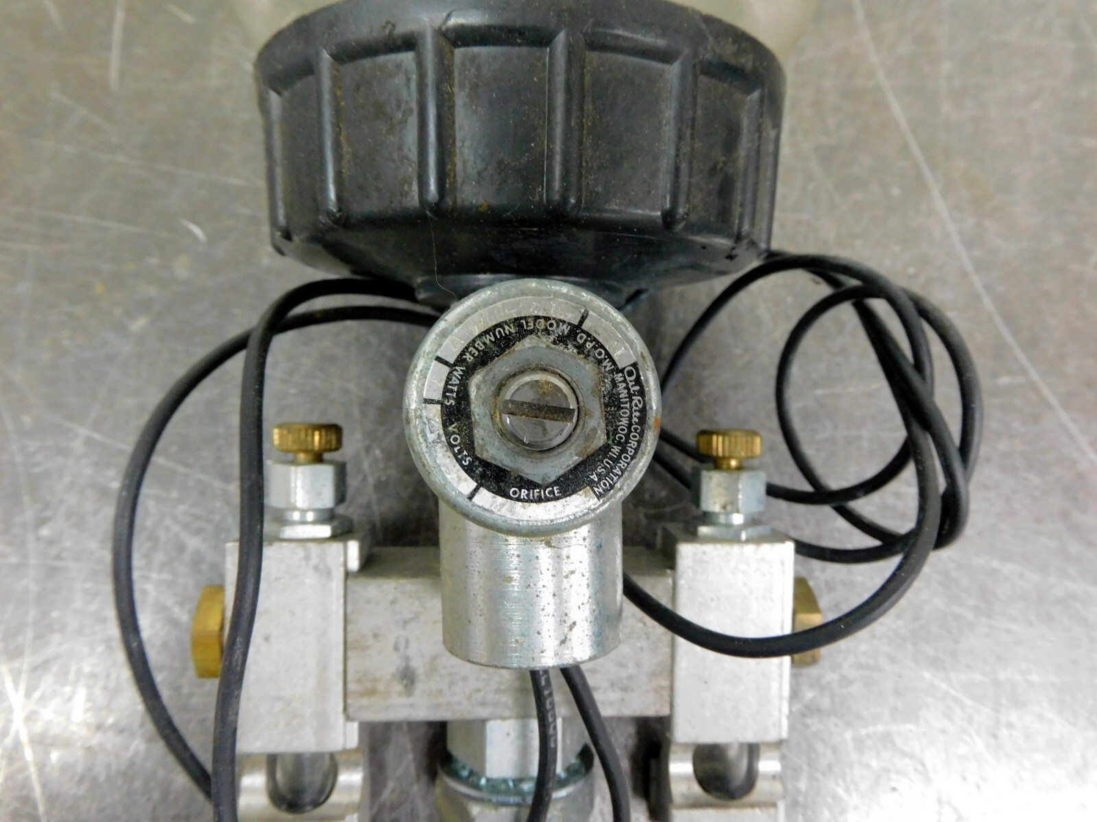 LDI Drip Chain Lubricator Oiler Dual Solenoid Controlled 24 vdc