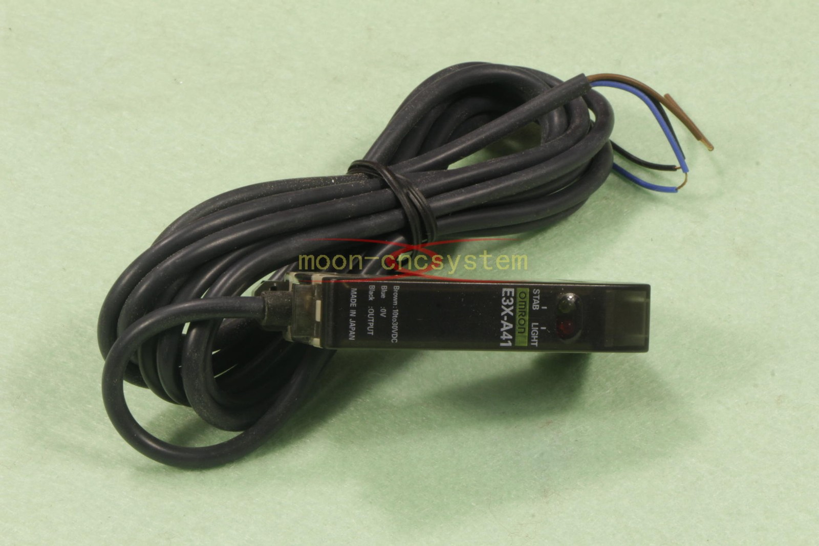 ONE New in Box Omron Photoelectric Switch Sensor E3X-A41 E3XA41