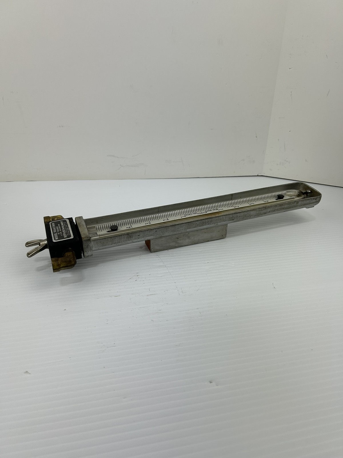 Meriam Instrument 10AA25WM 10″ Range U Type Manometer