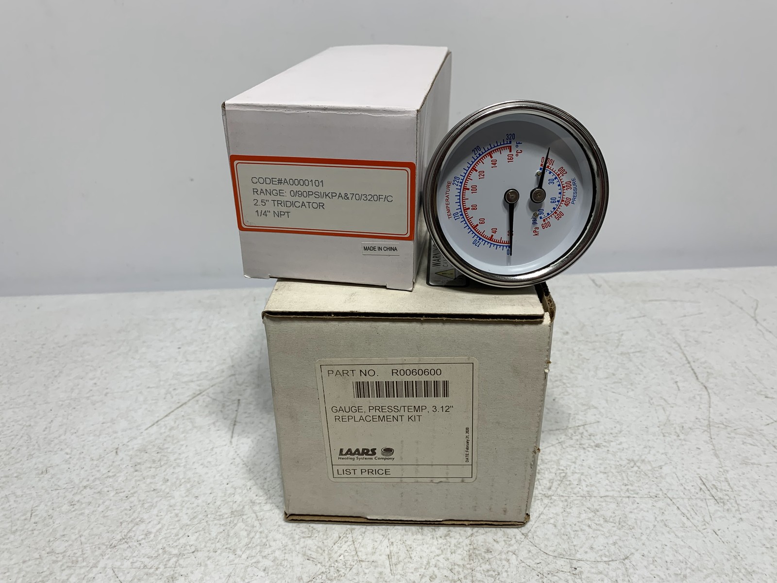 Laars R0060600 Tridicator Gauge 0–90 psi 70–320F 1/4″ NPT 2.5″