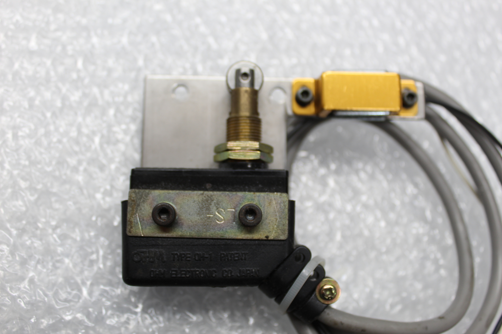 OHM ELECTRONICS OM-1 LIMIT SWITCH UNMP