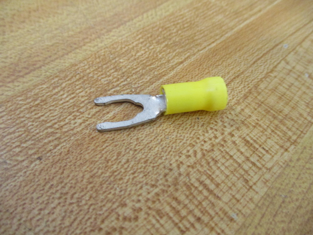 AMP 53225-1 1/4″ Stud Plasti-Grip Fork Terminal 532251 (Pack of 50)