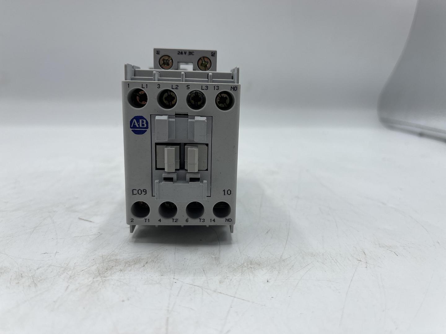 AB ALLEN BRADLEY 100-C09Z*10 Ser 10