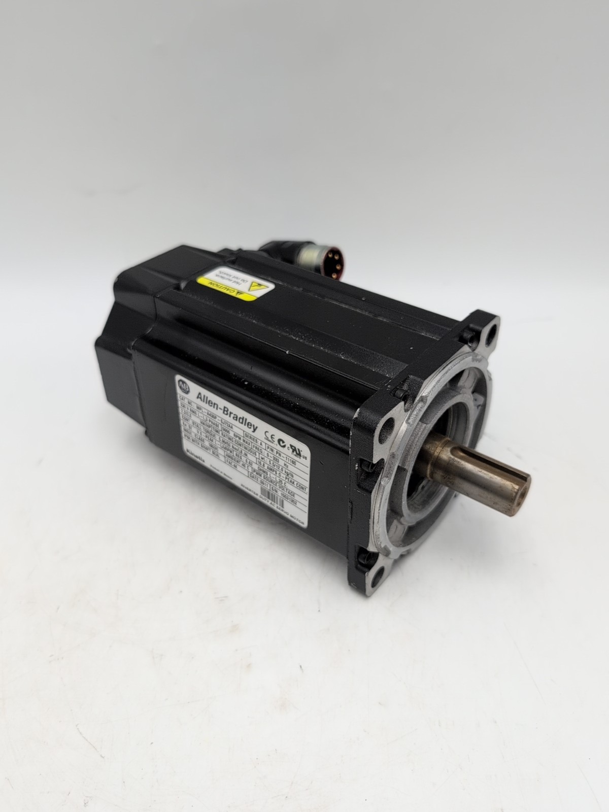Allen Bradley MPL-A430P-SJ72AA 5000 RPM, 5.99 NM , 230 VAC, Servo Motor. Good!