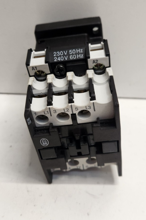 NEW NO BOX! MOELLER 20A 3POLE 230/240V COIL CONTACTOR DIL00M