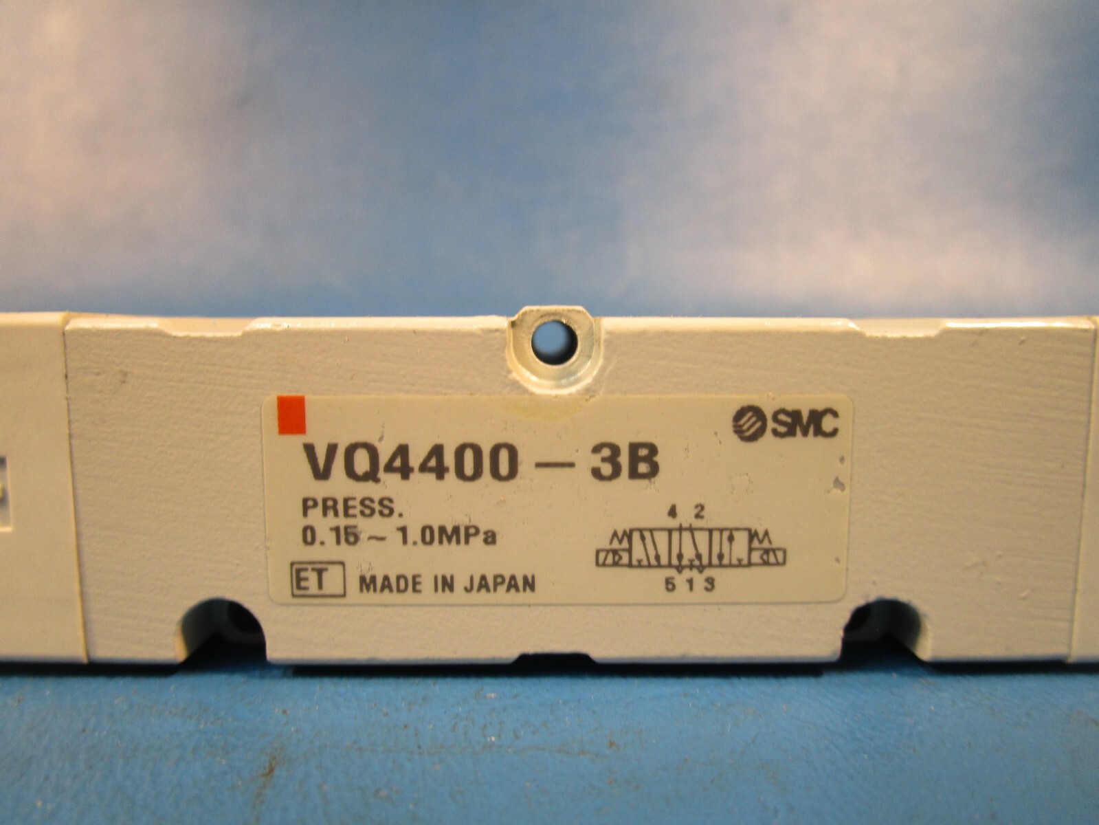 SMC VQ4400-3B valve, 3 position, plug-in(ac), VQ4000 VALVE, SOL 4/5-PORT