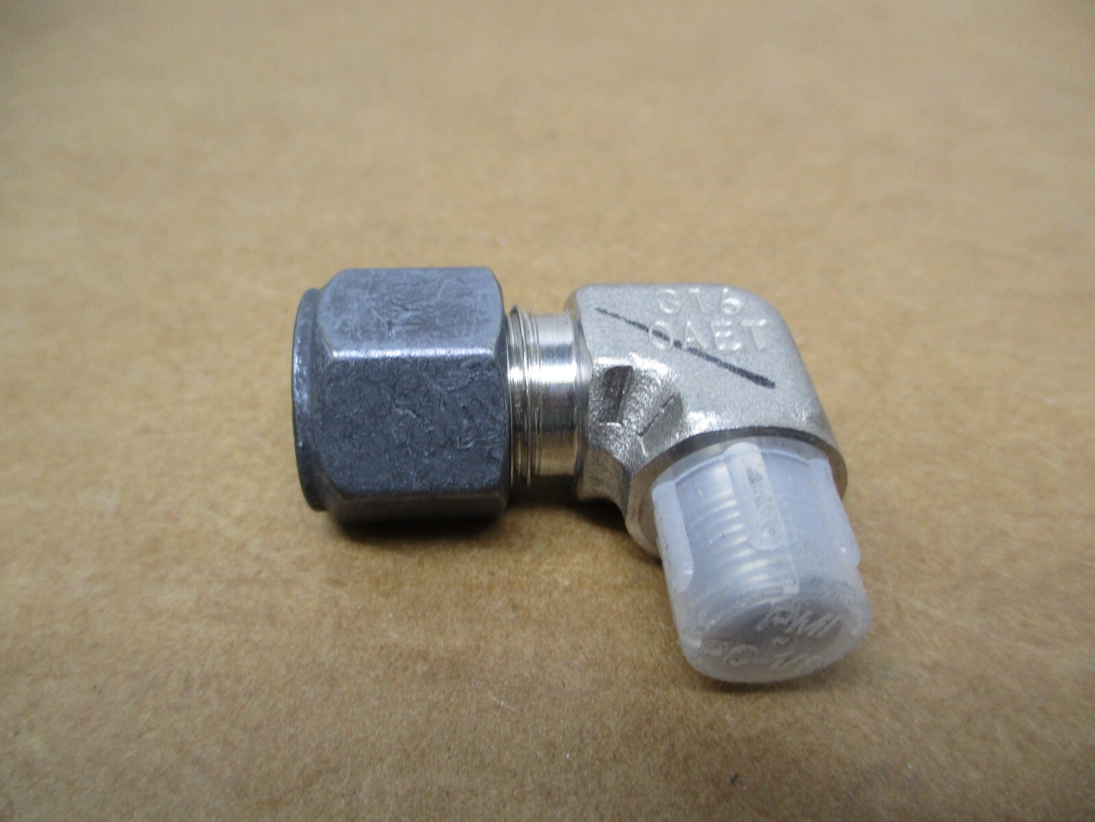 PARKER 1/4” MNPT TO 1/2” FEMALE TUBE 90° SS ELBOW 8-316N804 to 316OAET