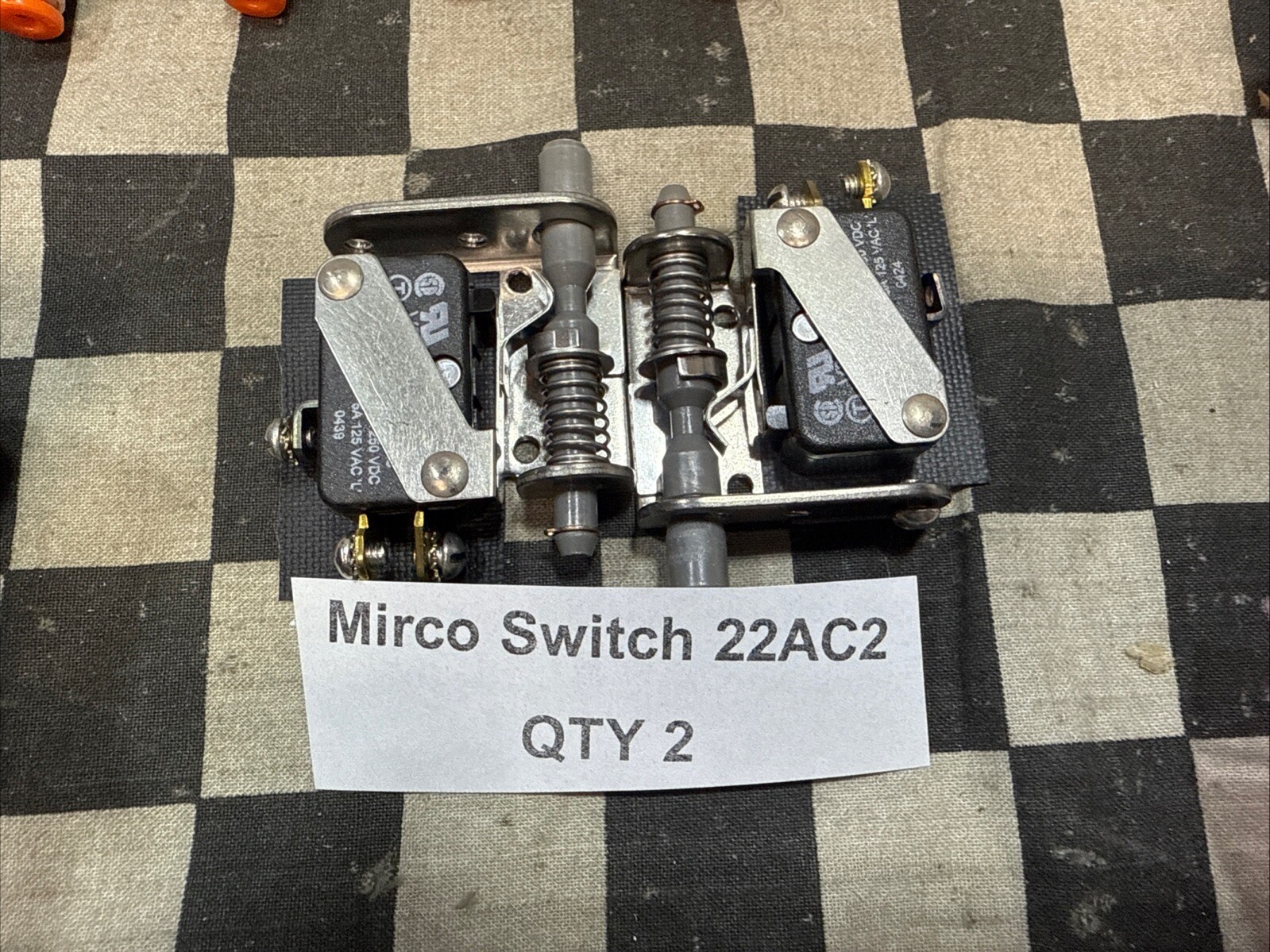 Clippard IND-3-GN, PB-85, Mirco Switch 22AC2, CPC 4630847, HRS Ethernet Connect