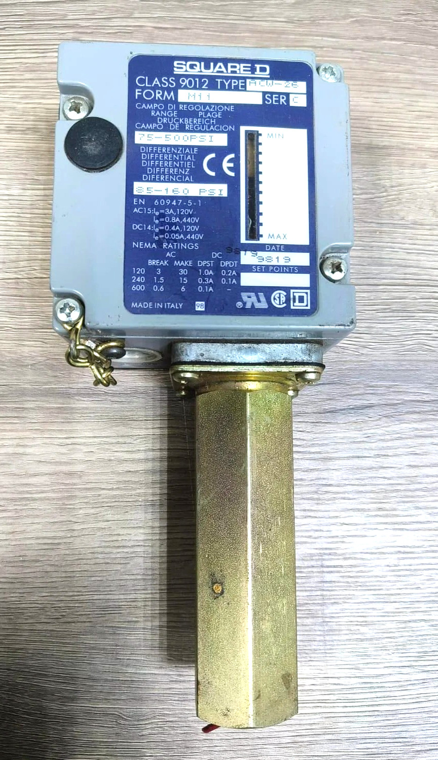 Differential Pressure Switch / Square D / ACW-26