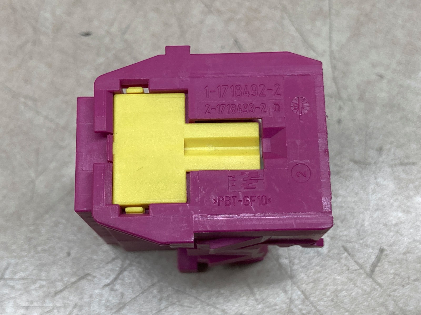 Lot of 20 TE Connectivity TAB HSG 36 Pos Assy Purple&Yellow Housing Automotive