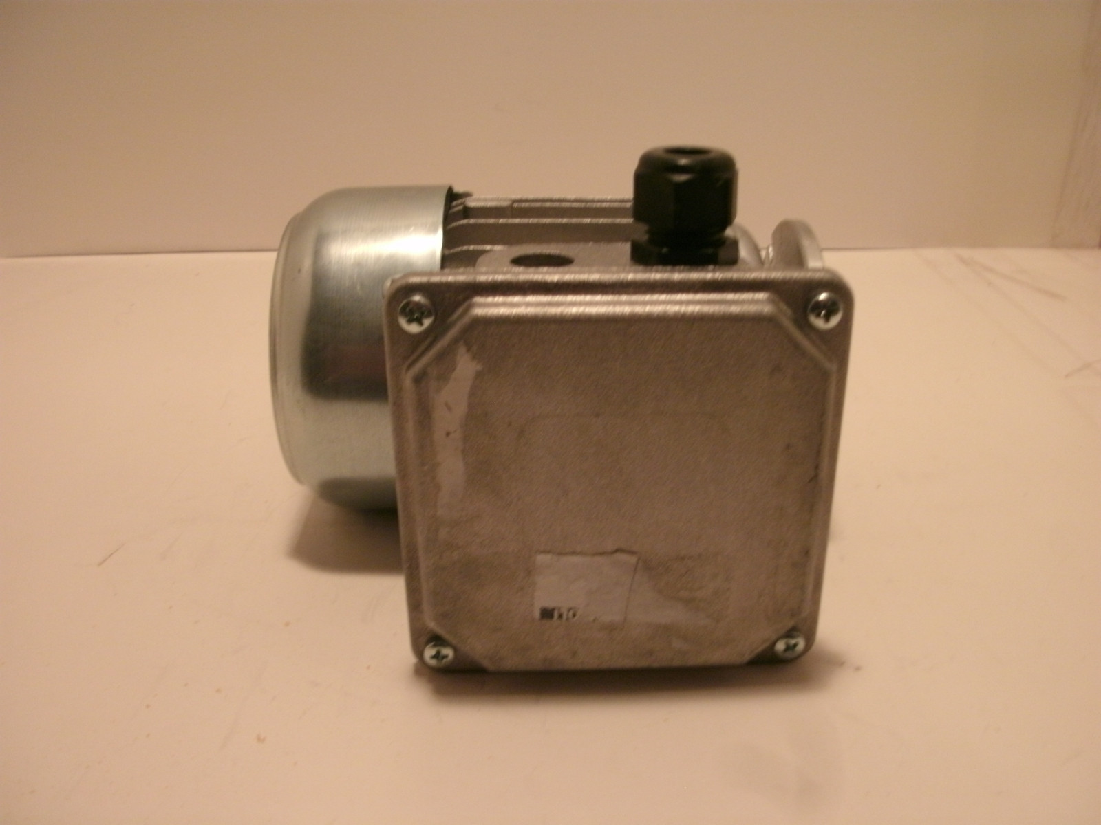 NERIMOTORI T50B4 STANDARD MOTOR 1480 RPM V/Y 230/400 0.08 HP 0.06 KW NEW NO BOX