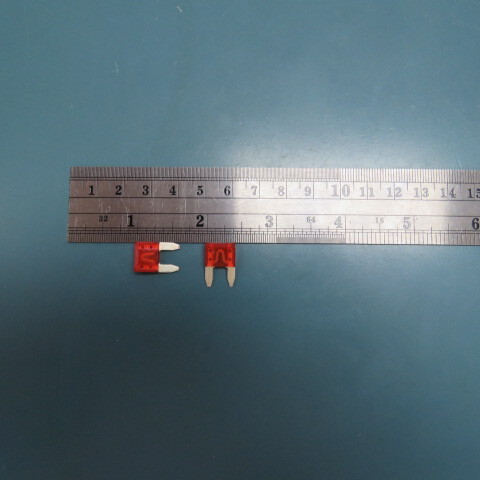 Littelfuse 0297010.WXNV Qty of 100 per Lot 10 A AC 32 V DC Fuse Automotive Re