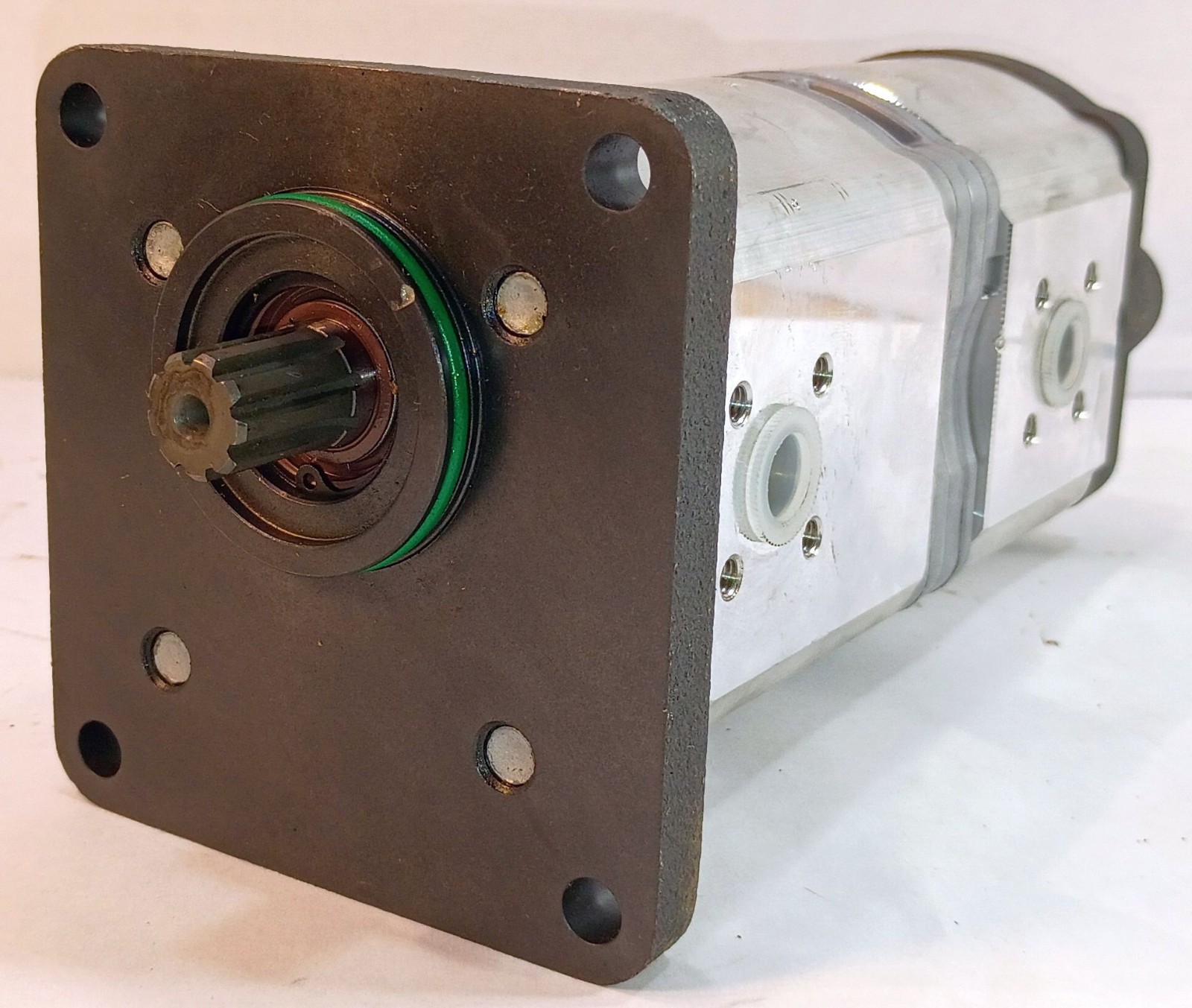 1 NEW REXROTH 1517 223 385 1519 222 923 HYDRAULIC GEAR PUMP NNB **MAKE OFFER**