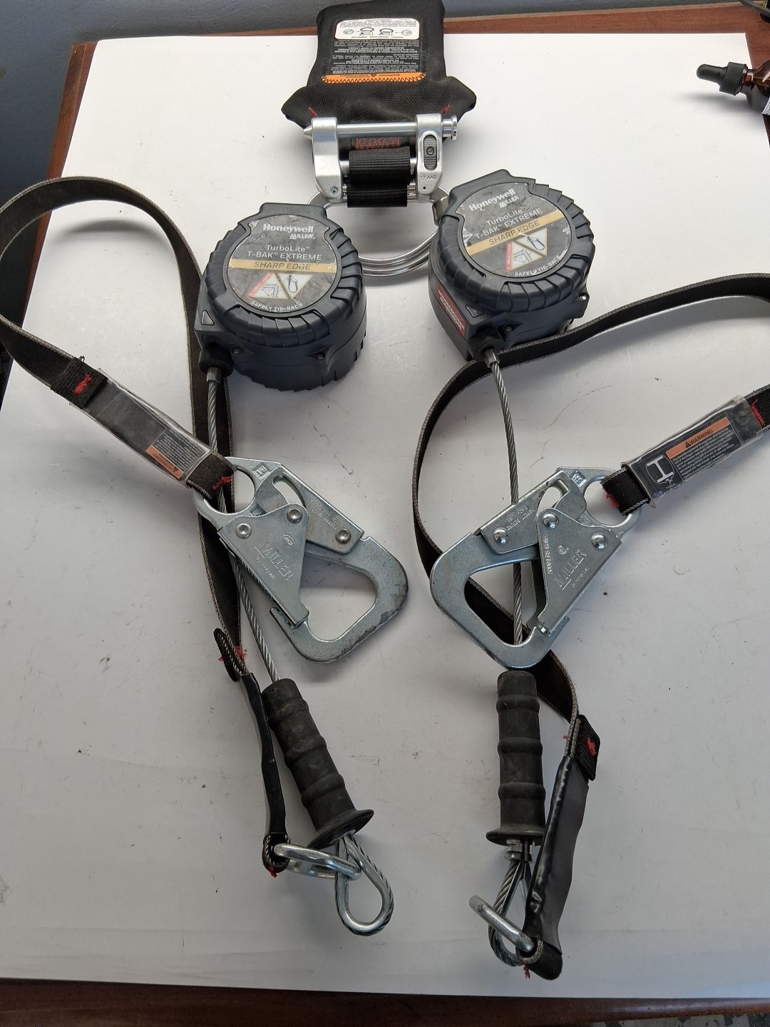 HONEYWELL MILLER MFLEC2-20/8FT Self-Retracting Lifeline,Gray