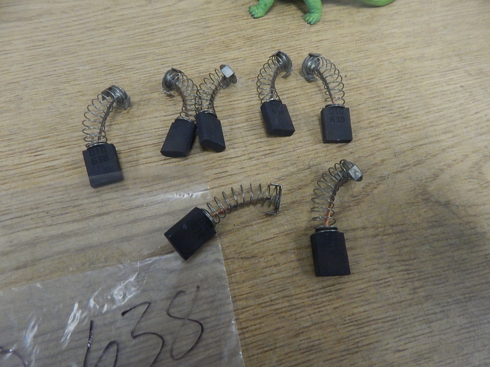 Lot of 7 Motor Brushes D10 638 *FREE SHIPPING*