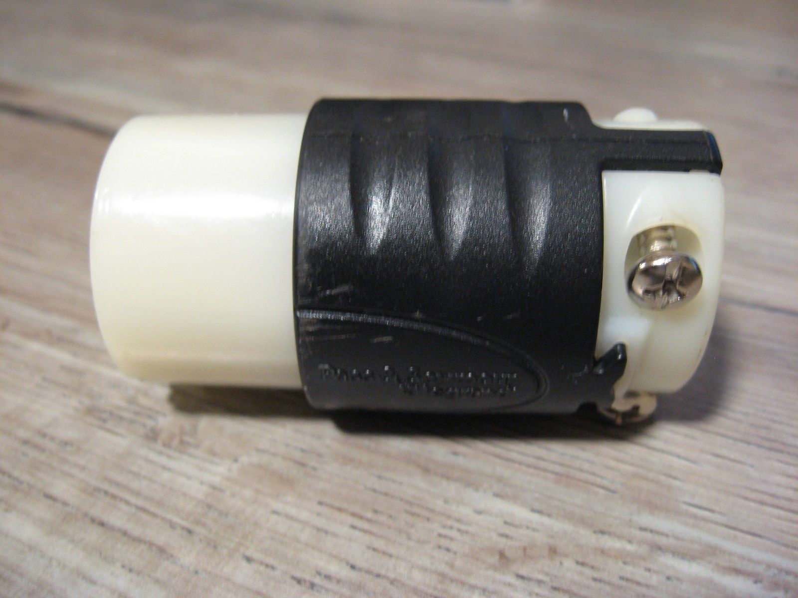 NEW Pass & Seymour Female Straight Blade Connector – 15A 125V Hard Duty Plug