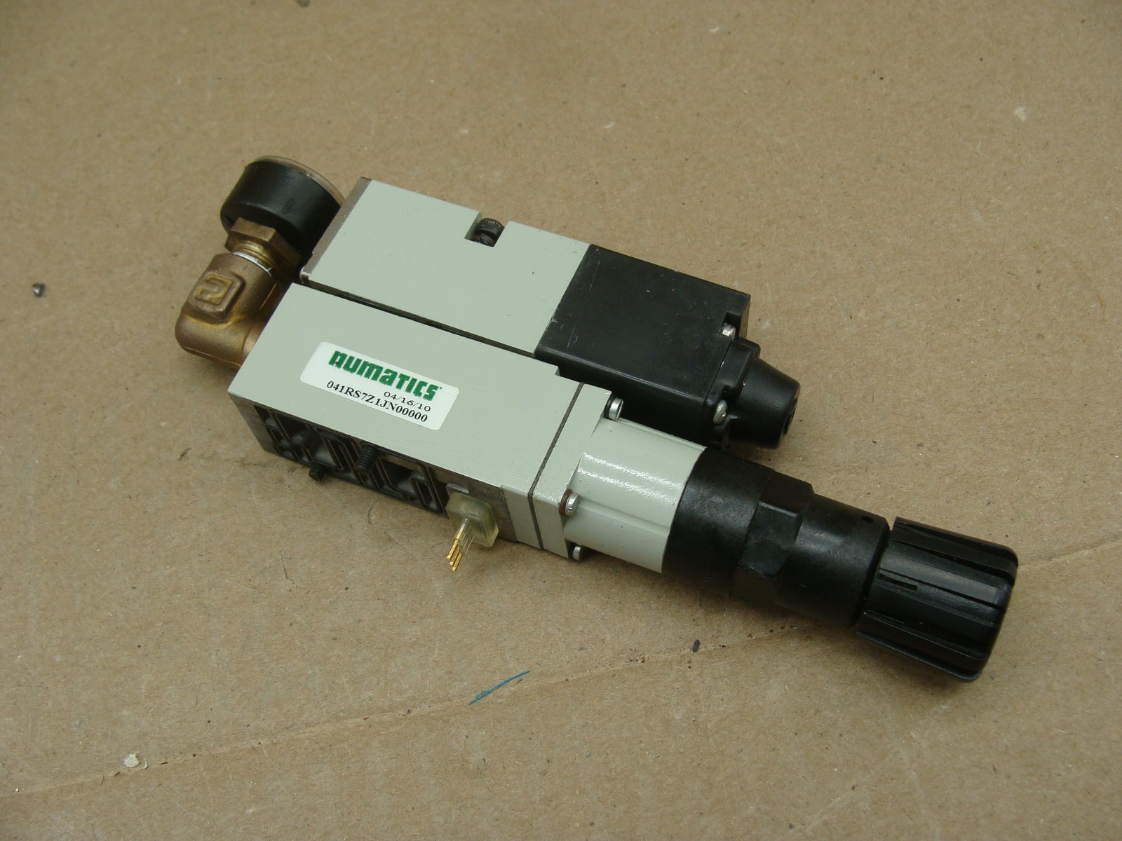 NUMATICS SOLENOID VALVE 041SA4Z5MP00061 W/PNEUMATIC REGULATOR 041RS7Z1JN00000