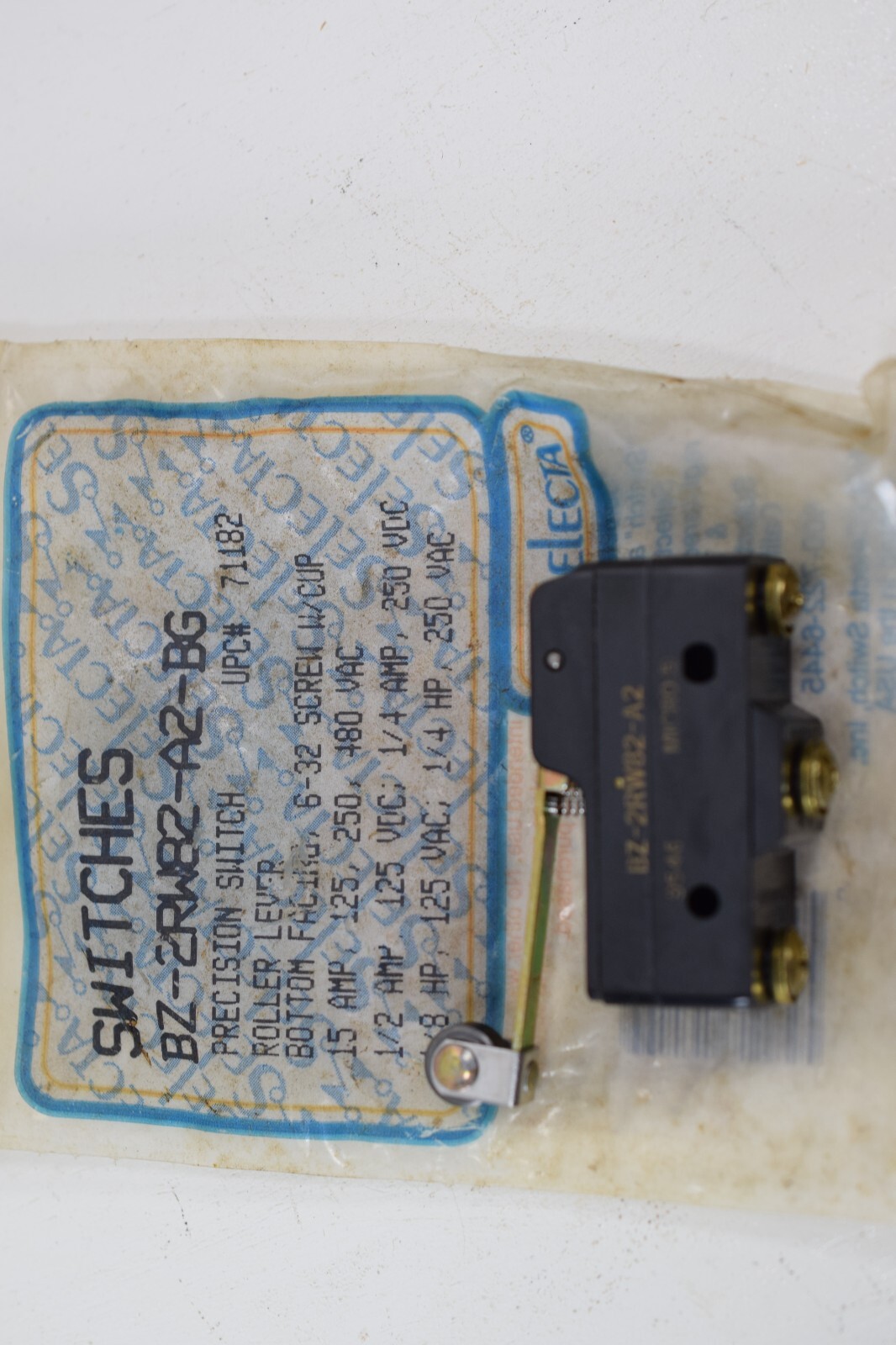 Micro Switch Selecta BZ-2RW822-A2-BG, Roller Lever, Bottom Facing