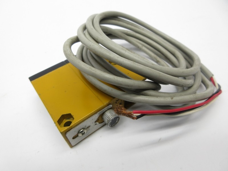OMRON E3S-LS20XB4 12-24VDC UNMP