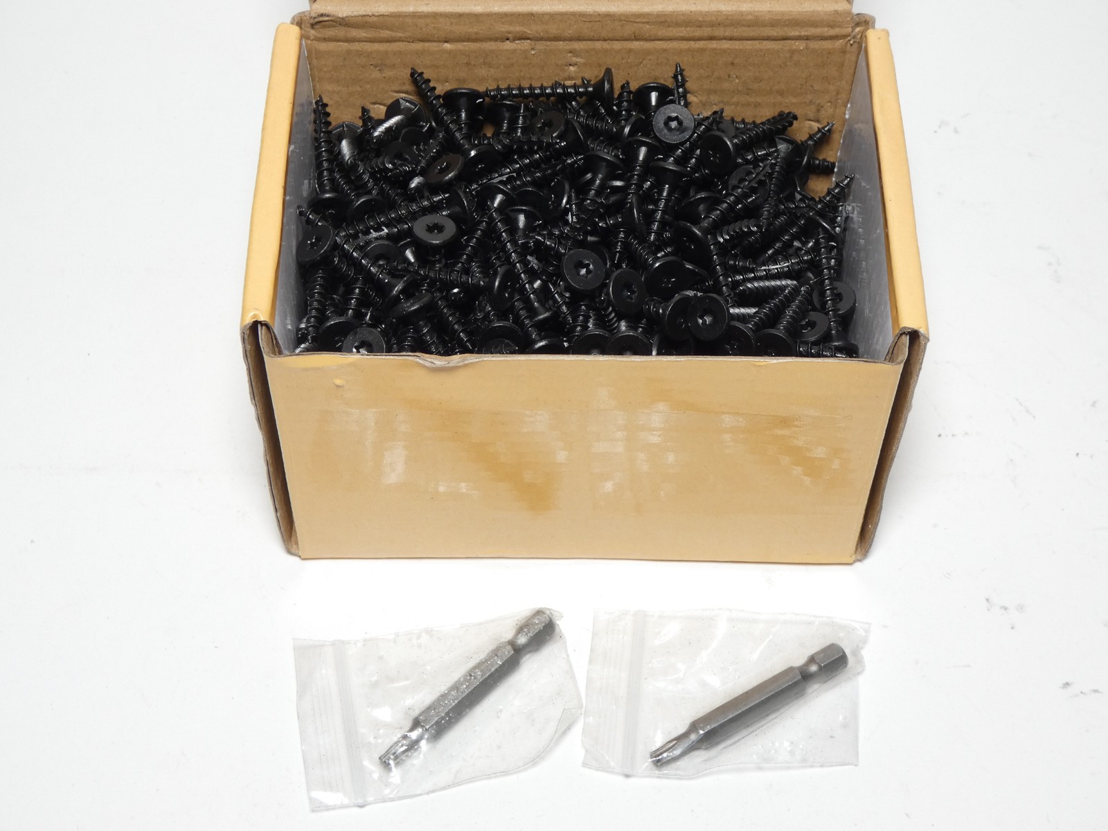 *Box of 500* FM hotu X004JR4TFX Heavy-Duty Wood Screws 8 x 1-1/4″ – NEW Surplus!