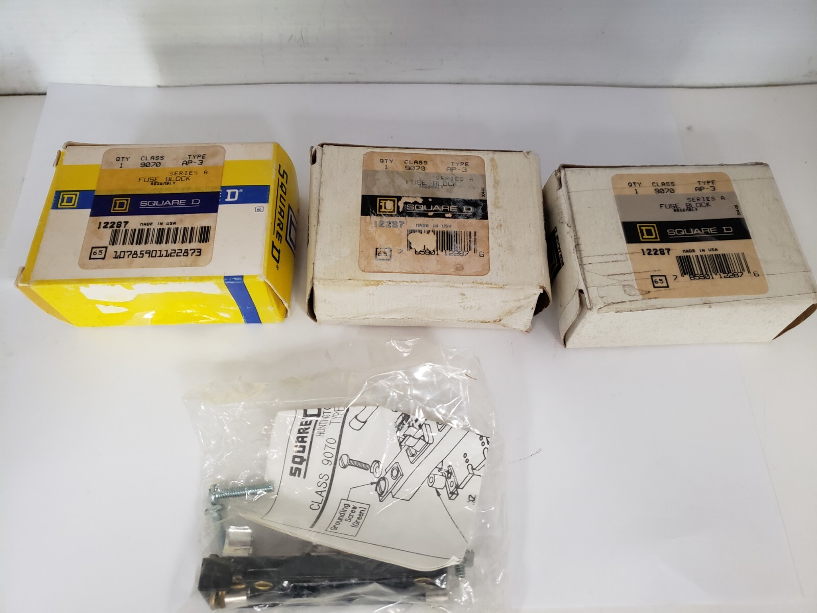 SQUARE D 9070-AP3 FUSE HOLDER 3 POLE SERIES A (LOT OF 3) NIB