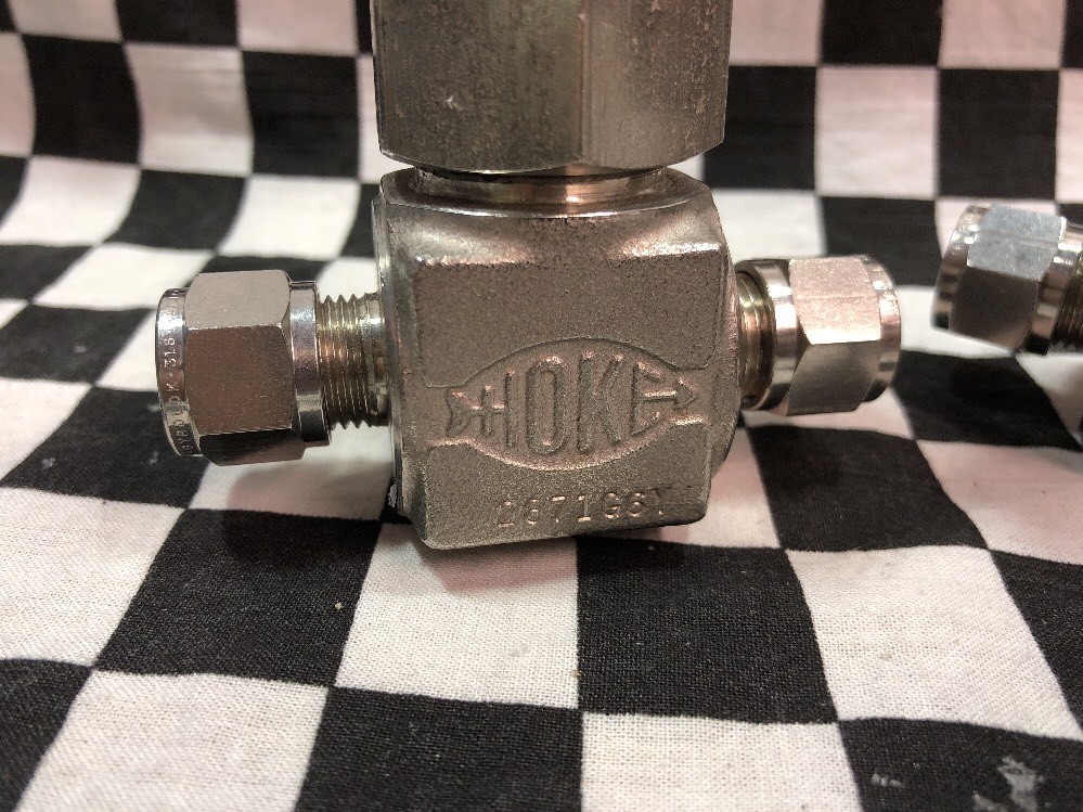 Lot Of 2, HOKE NEEDLE VALVE 3/8″ TUBE, 2871G6Y, SHIPSAMEDAY Box 8 “H”