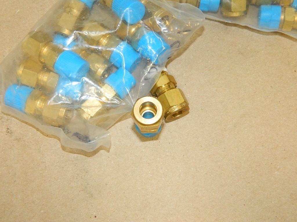 Parker Hy Lok HyLok 105251 3/8″ T x 1/4″ MNPT Brass Fittings 21 Pieces LOT # 2