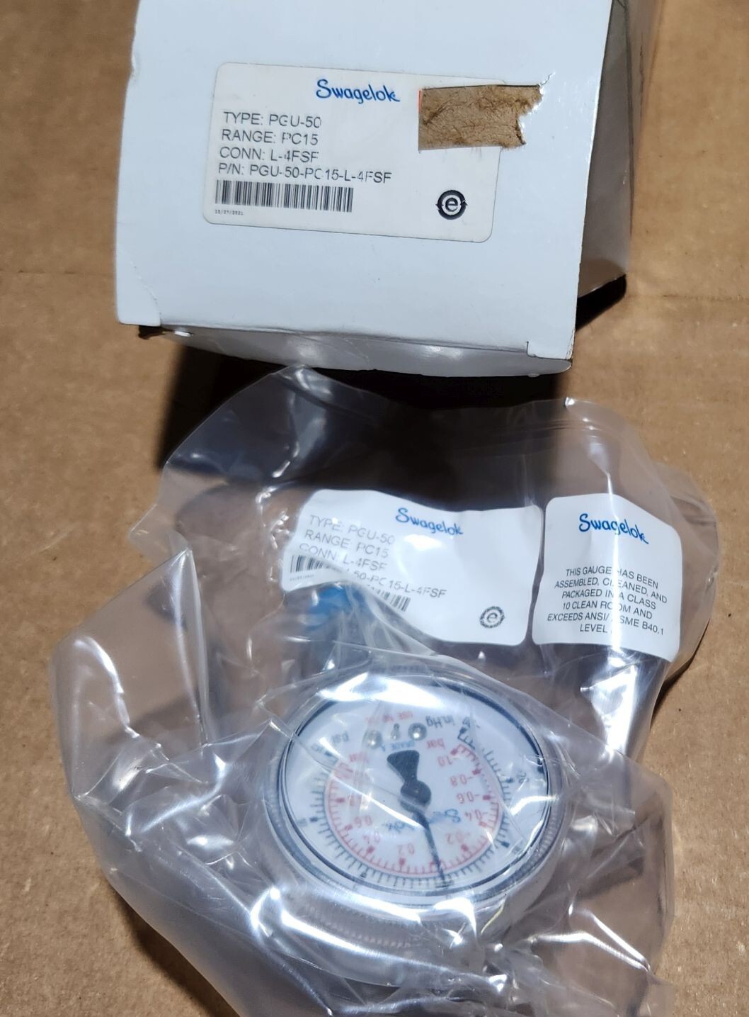 NEW PGU-50-PC15-L-4FSF Swagelok High Purity Pressure Gauge 15 PSI, 1/4″ Male VCR