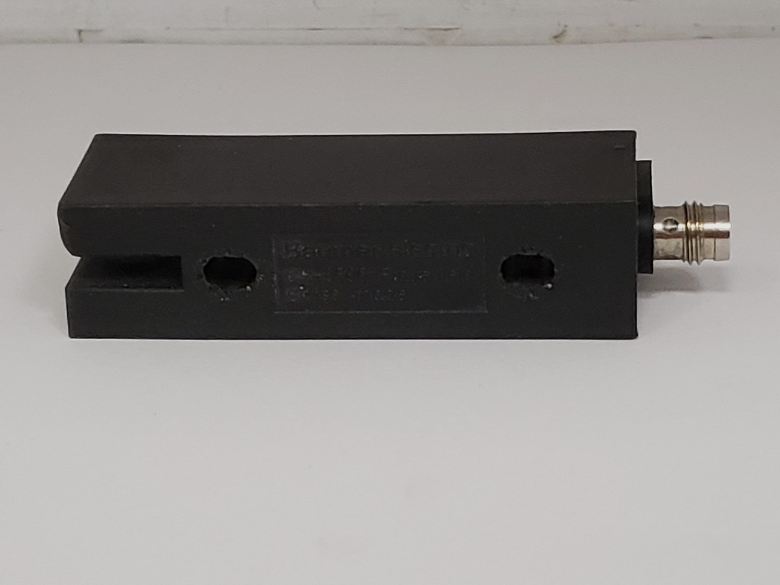 BAUMER IGFK 20N1599/S35L PROXIMITY SWITCH 3 PIN 10-30 VDC NNB