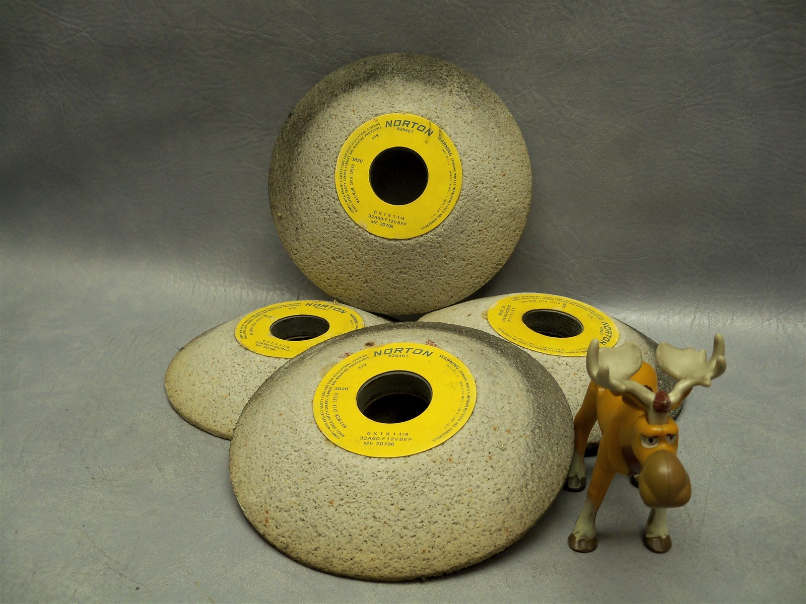 Norton 6X1X1-1/4 Grinding Wheel 32A60-F12VBEP 3820 RPM Lot of 4