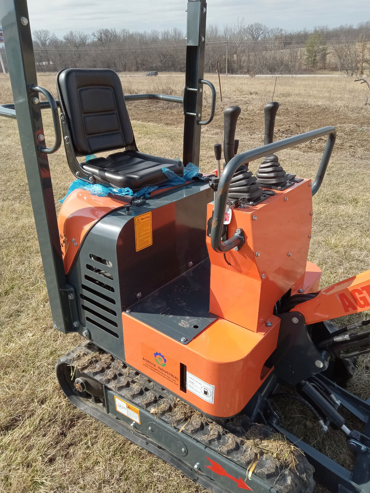 1 NEW 2024 AGT L12R MINI EXCAVATOR MECHANICAL THUMB 15” BUCKET NNB **MAKE OFFER*
