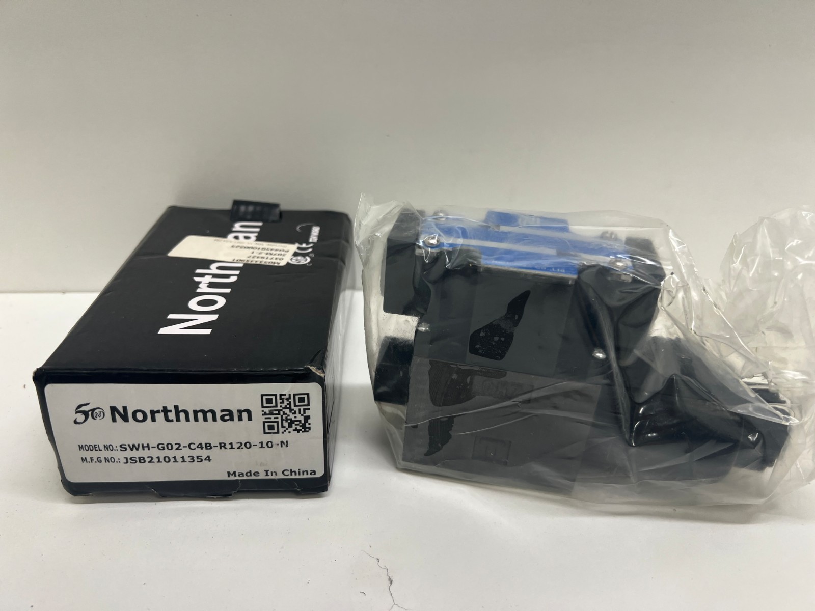 NEW OLD STOCK! NORTHMAN SOLENOID DIRECTIONAL VALVE SWH-G02-C4B-R120-10-N