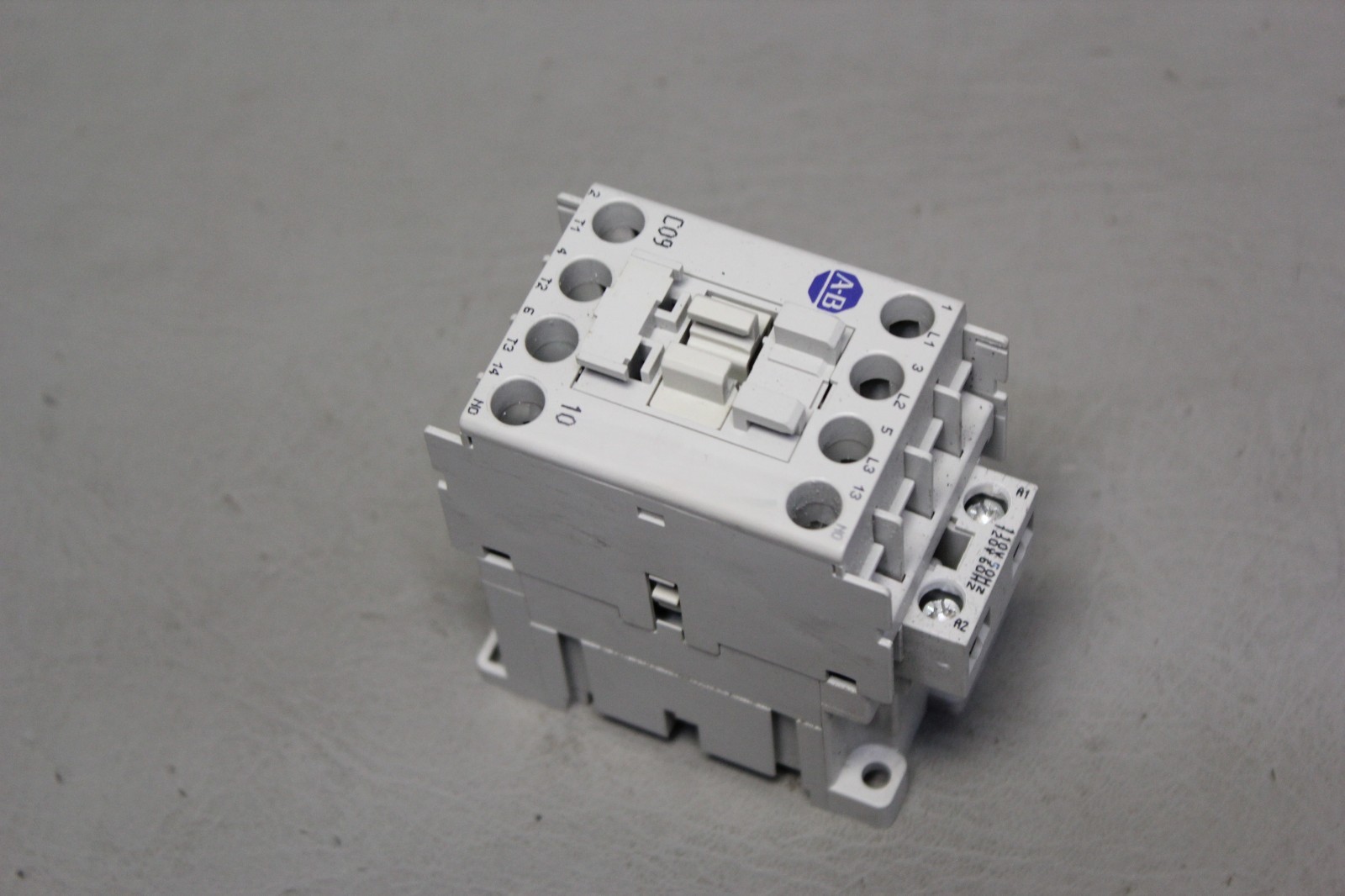 ALLEN BRADLEY 100-C09*10 1100 COIL CONTACTOR SERIES A