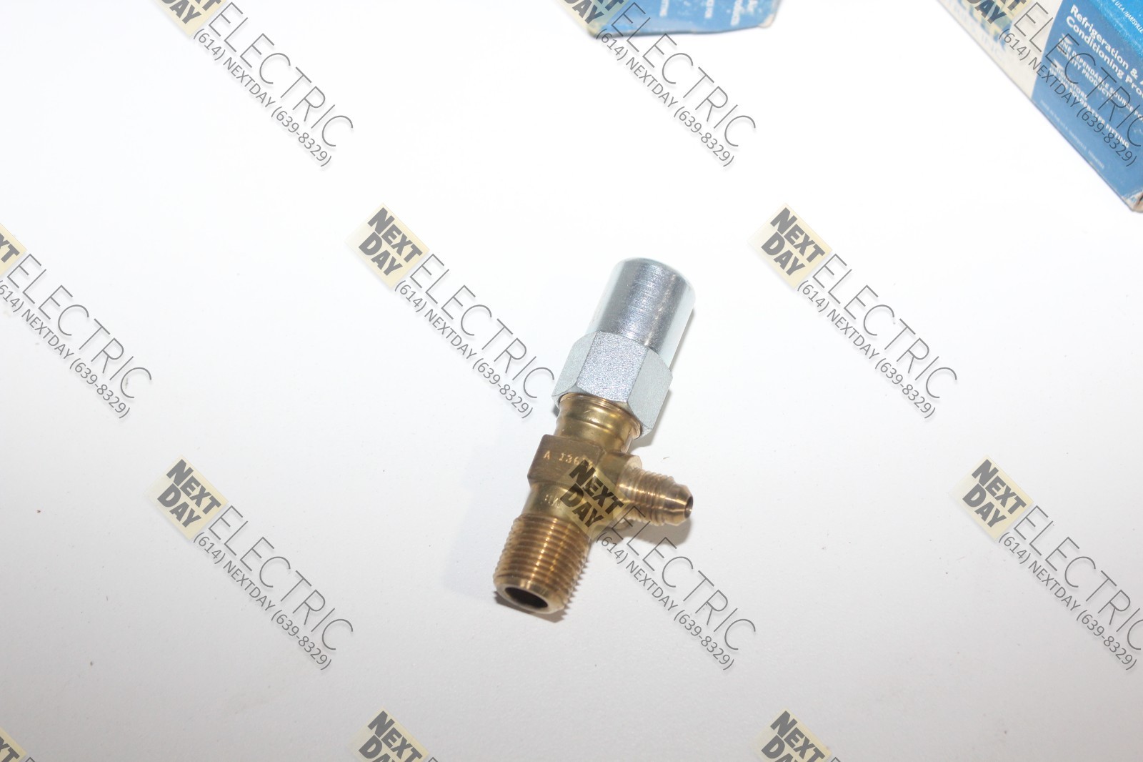 Mueller, A-13613, Streamline Packaged Angle Valve 3/8″ MPT 1/4″ Flare