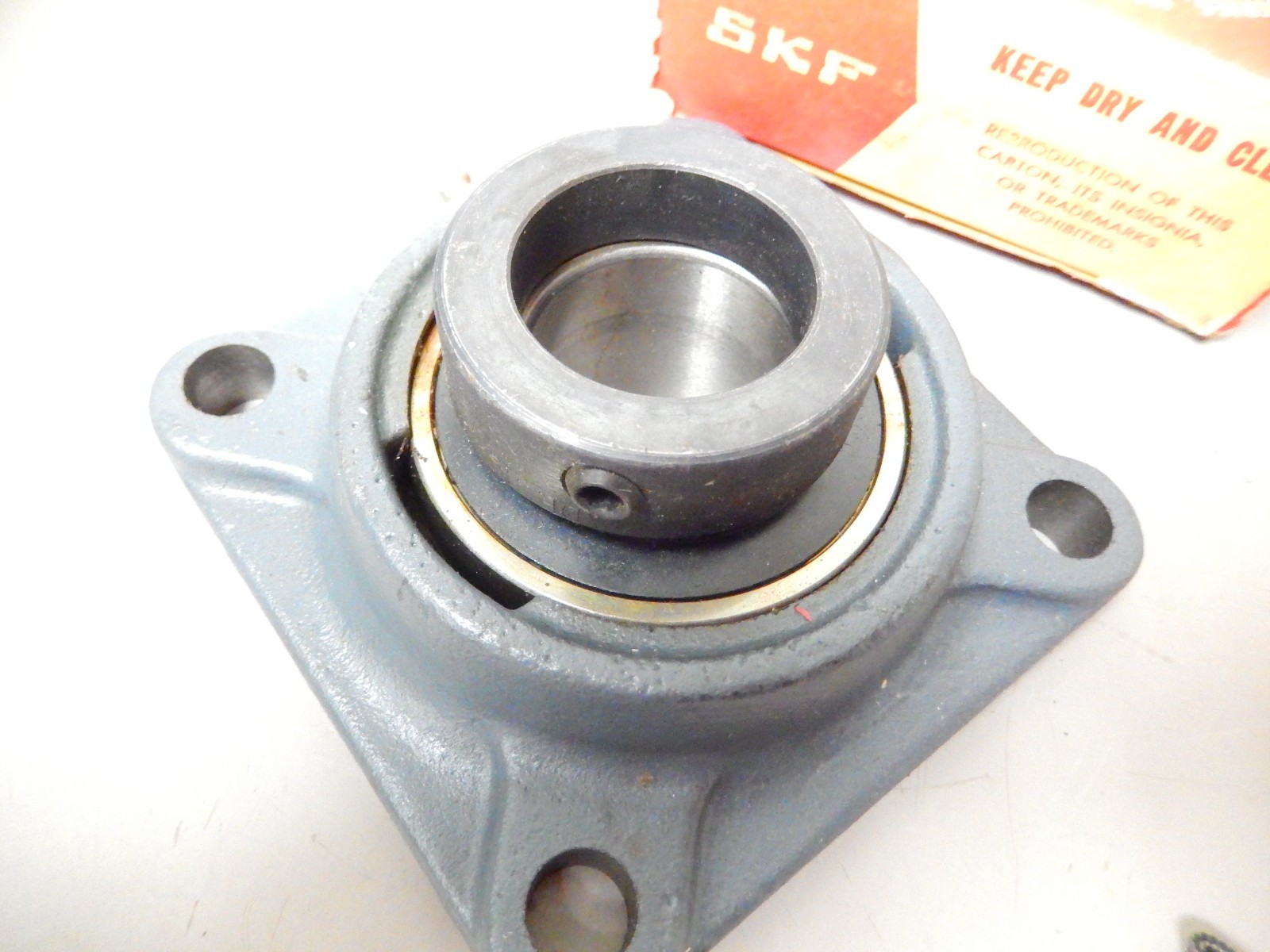 SKF F4B-107-FM Flange Mount Bearing 4 Bolt With Collar 1-7/16″ Bore