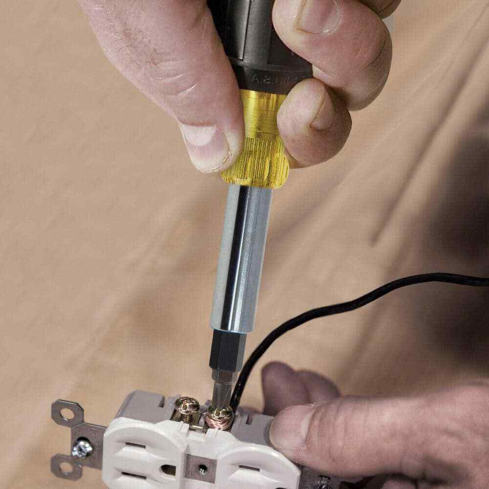 Klein Tools 32557 Multi-Bit Screwdriver, Assorted Bits