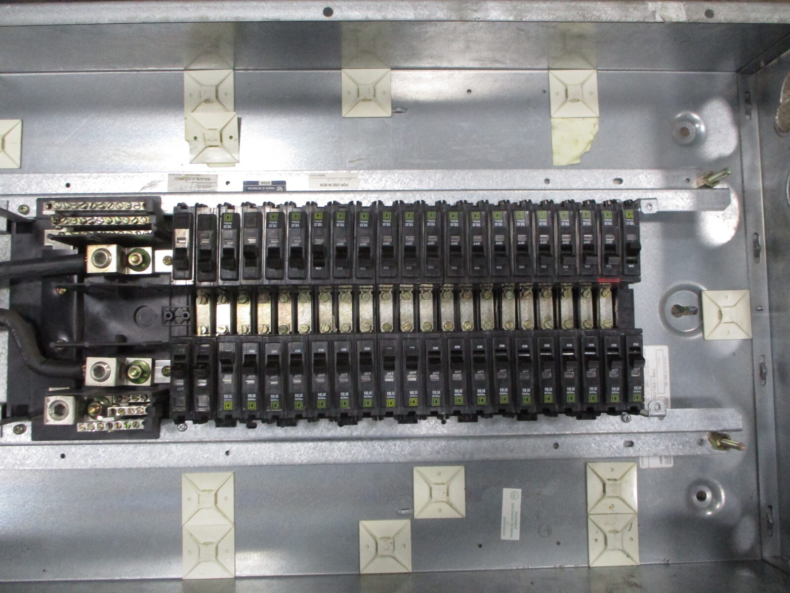 Square D NQ0D42L225CU PanelBoard Circuit Breaker 120/240 VAC 3 Wire 1 PH A8489AB