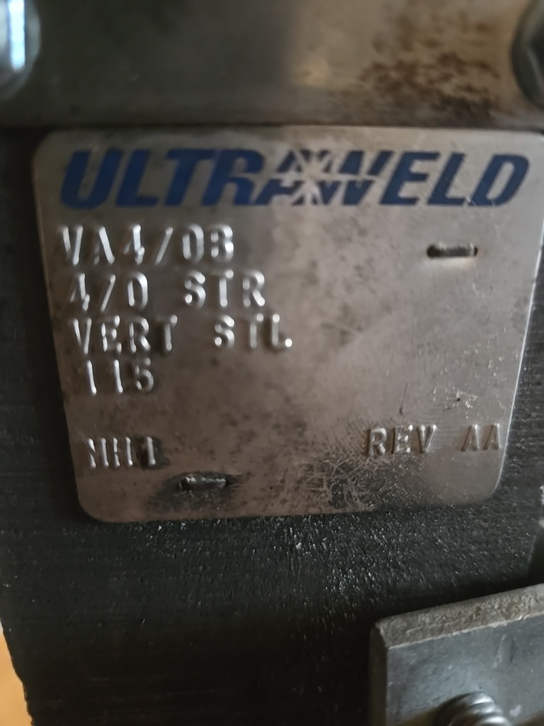 ULTRAWELD VA4/OB 4/0 STR VER STL 115 with MH1 Mold Handle Clamp