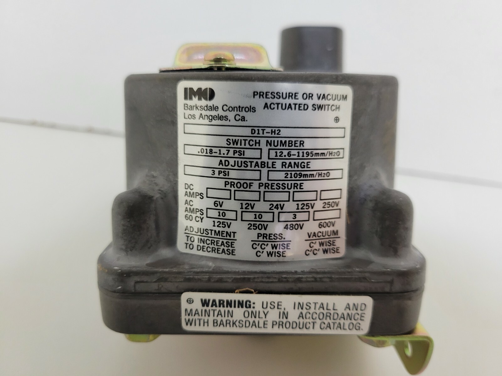 NEW OLD STOCK! BARKSDALE IMO PRESSURE OR VACUUM ACTUATED SWITCH D1T-H2