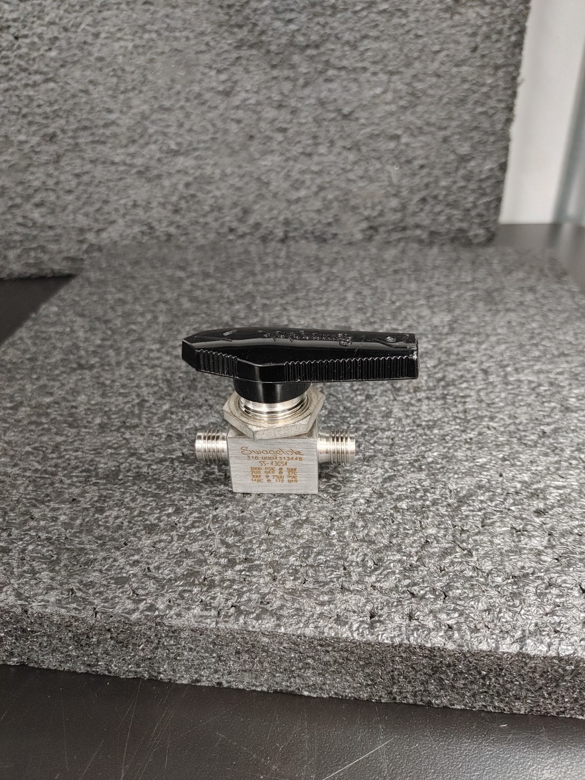 SWAGELOK SS-43GS4 Stainless Steel 1-Piece 40G Series Ball Valve