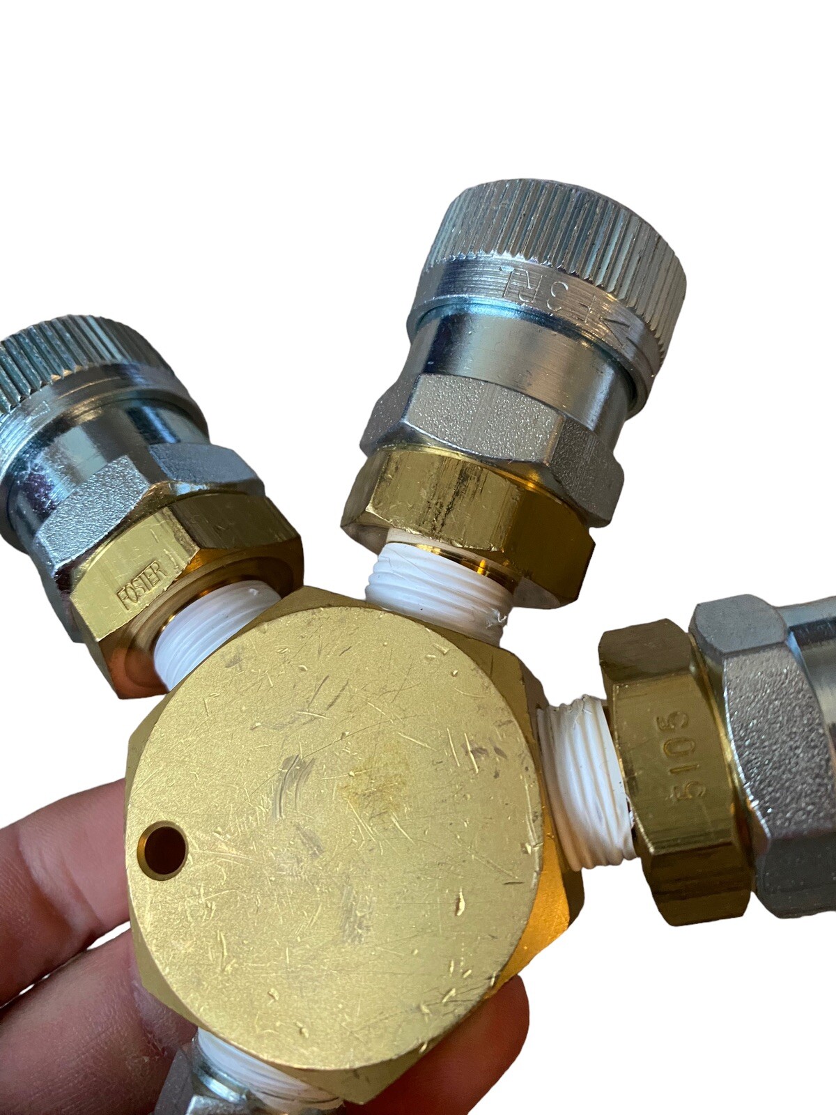 Foster 3L52 & Foster 5105 3 way attachment on Round Manifold Kit